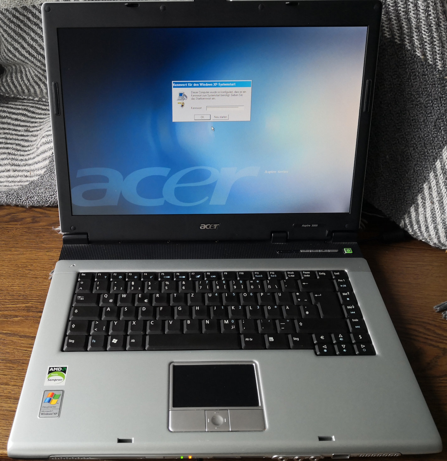 Old Acer Extensa laptop waiting for Syskey password to be entered